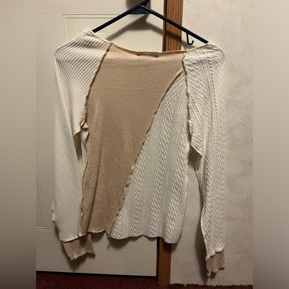 Buckle Cream and White Textured Knit Top. Gilded Intent Size XS - Picture 4 of 4